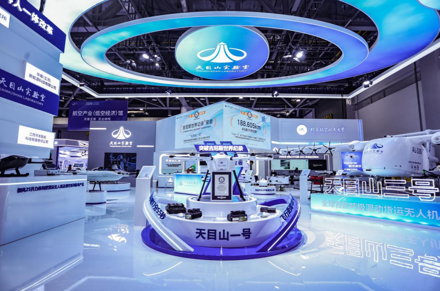 低空经济飞入现实，探秘第七届交通产业博览会低空经济馆