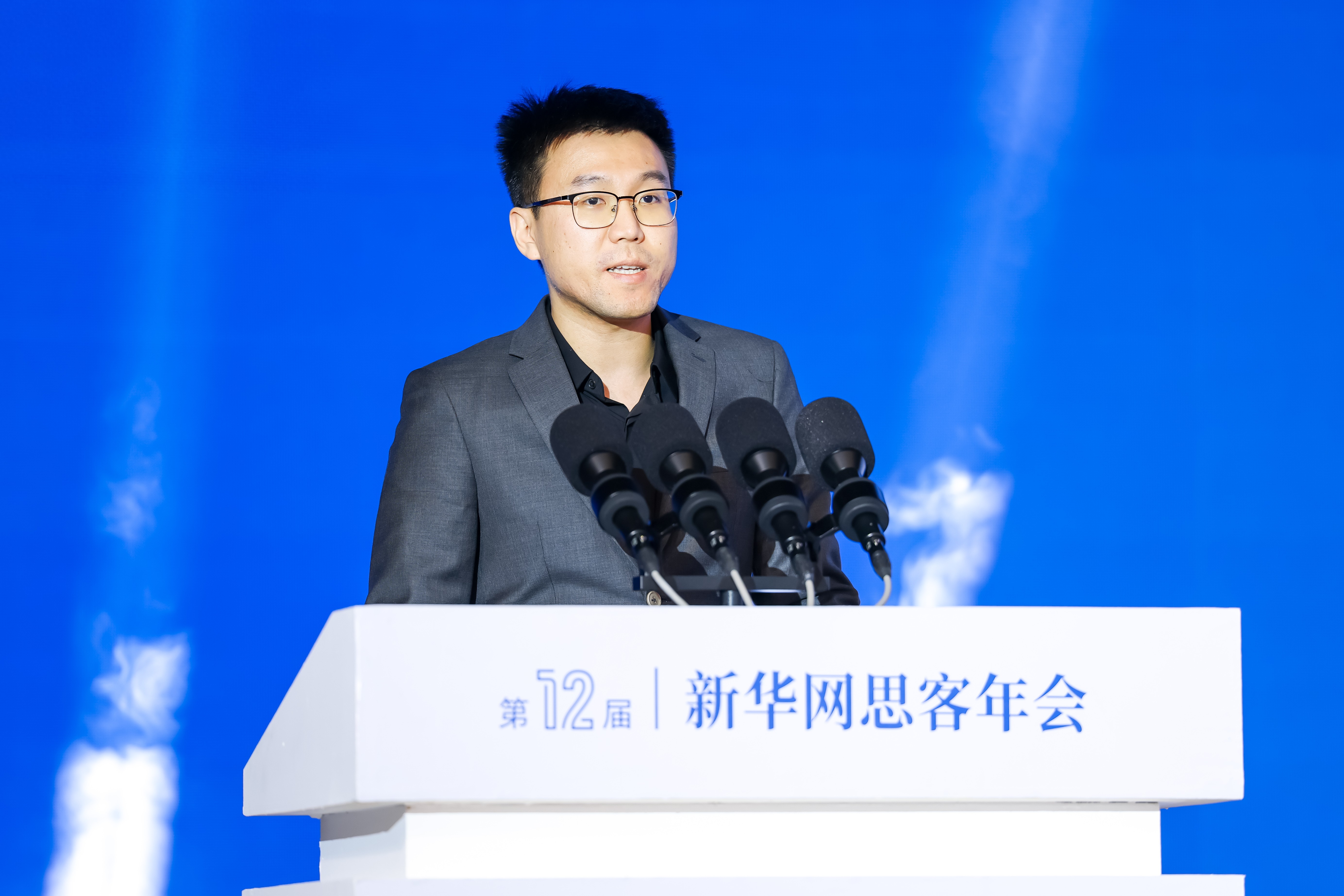 人工智能系列谈丨AI时代的机遇与挑战：从科技创新到行业应用