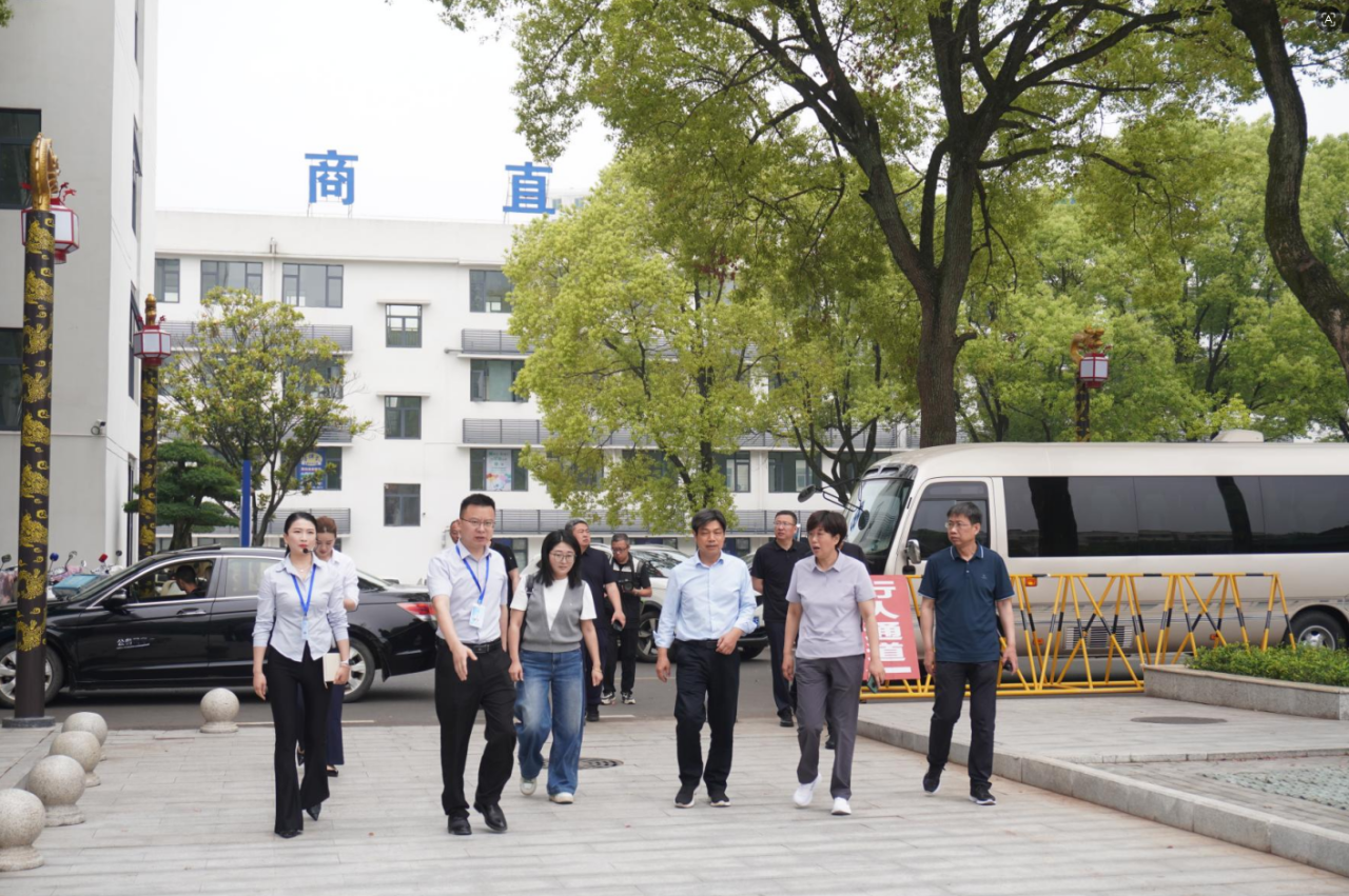 辽宁省阜新市细河区政协主席杨艳一行莅临中软智能科技集团调研交流，共探发展新途